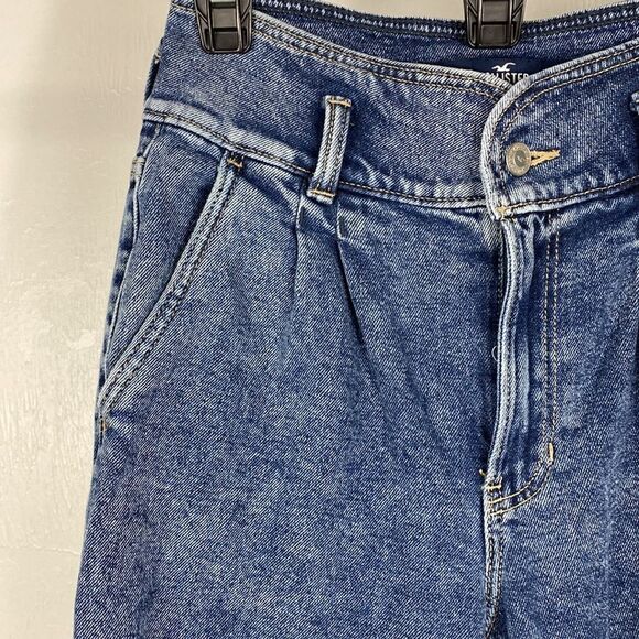 Hollister Ultra High Rise Ripped Mom Jeans size W28 L27 - Picture 2 of 10